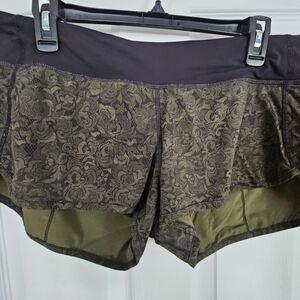 EUC Lululemon *Rare Pattern* Black and Green Speed Up Athletic Shorts, 2.5"